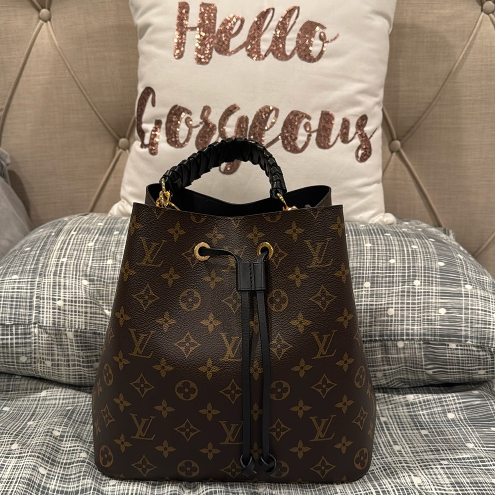 Like new authentic Louis Vuitton neonoe neo noe handbag crossbody shoulder bag